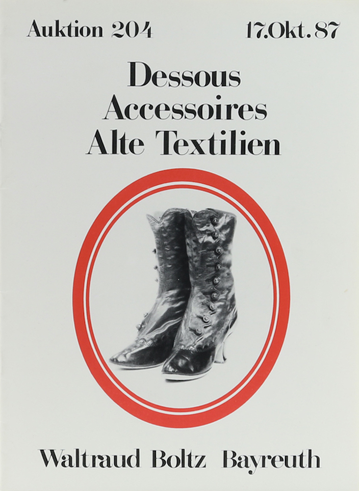 Dessous. Accessoires. Alte Textilien.